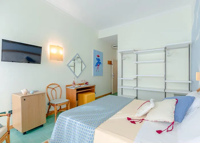 Gaeta hotels near Pozzo del Diavolo