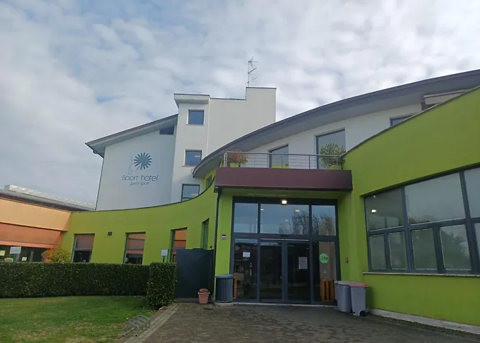 Mentana Hotels